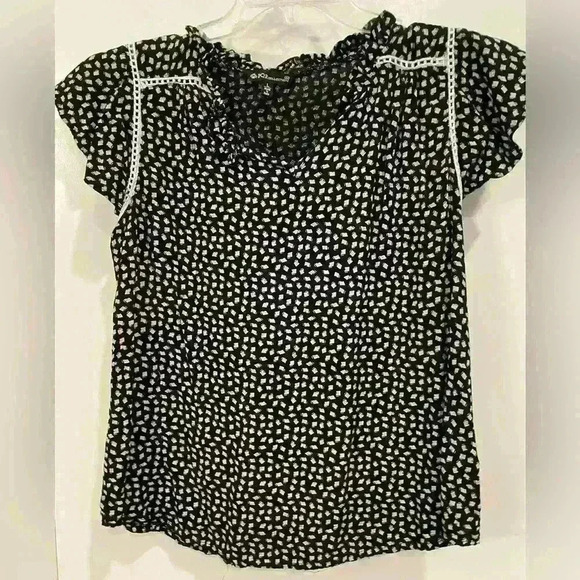 Ruffled sleeve top, size large - Picture 1 of 3